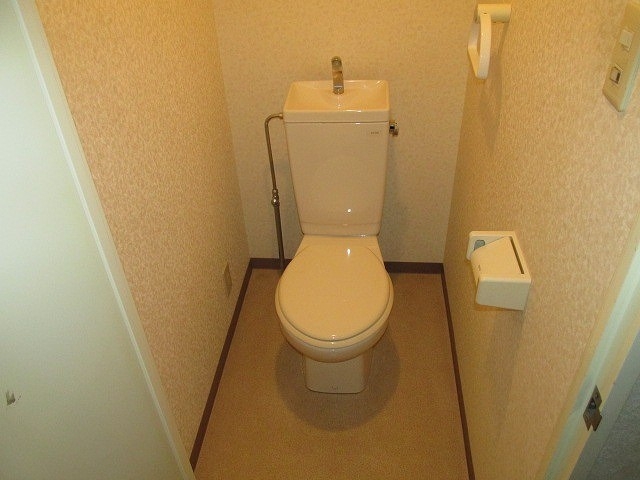 トイレ　トイレのタオル掛けも魅力です