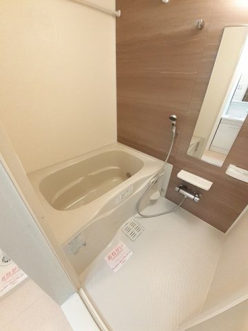 バス・シャワールーム　落ち着いた空間のお風呂です