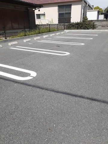 駐車場　駐車場に車を止められます