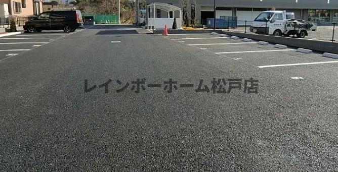 駐車場　駐車場に車を止められます