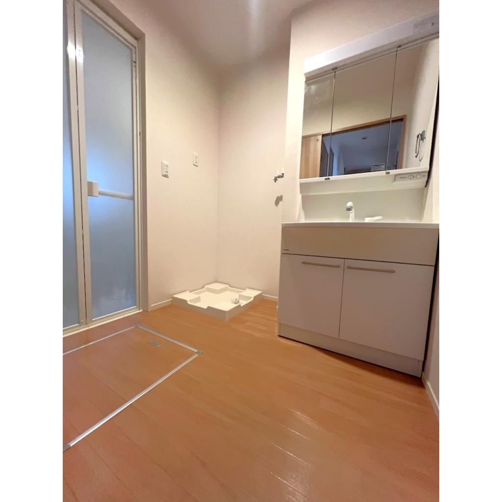 洗面設備　※102号室の画像です