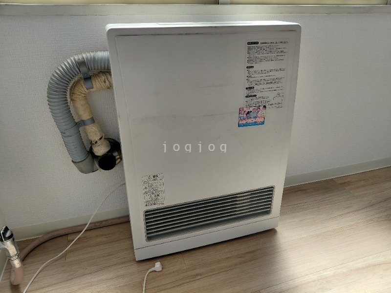 その他設備　冬はあったか石油ストーブです。