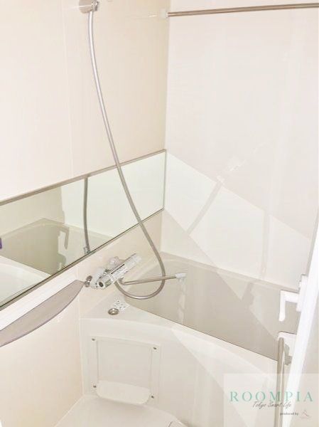 バス・シャワールーム　※同タイプの別のお部屋です。