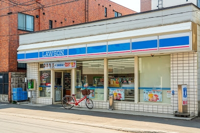 コンビニ　ローソン札幌南7条西店（コンビニ）まで392m