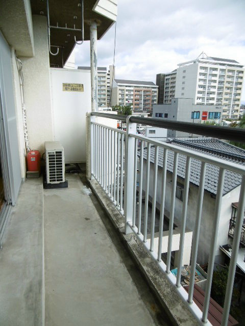 バルコニー　写真は403号室です。(参考)