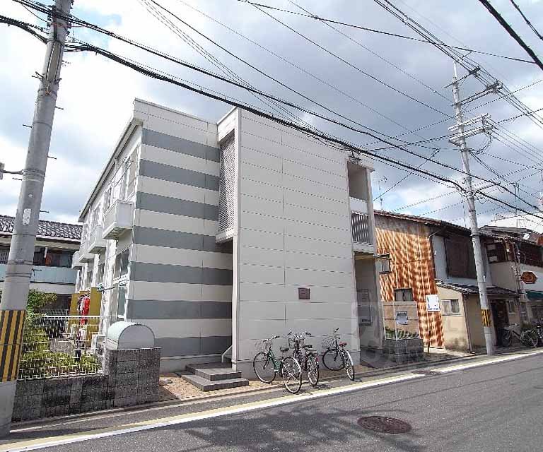 レオパレス万里小路の外観写真