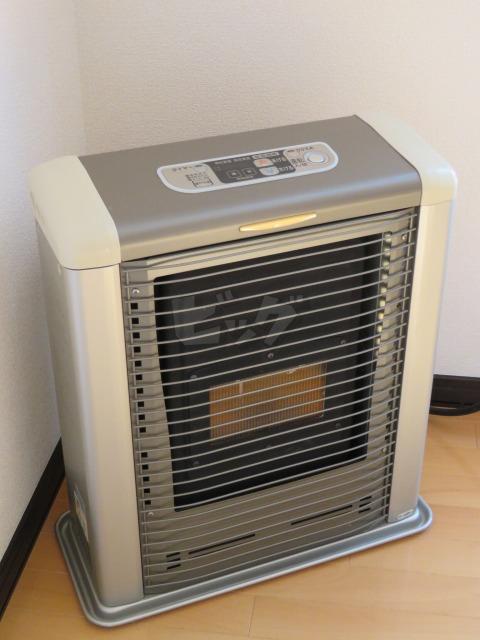 その他設備　経済的な灯油FF暖房です！