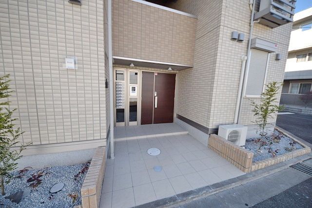 エントランス　★お問い合わせはタウンハウジングまで★