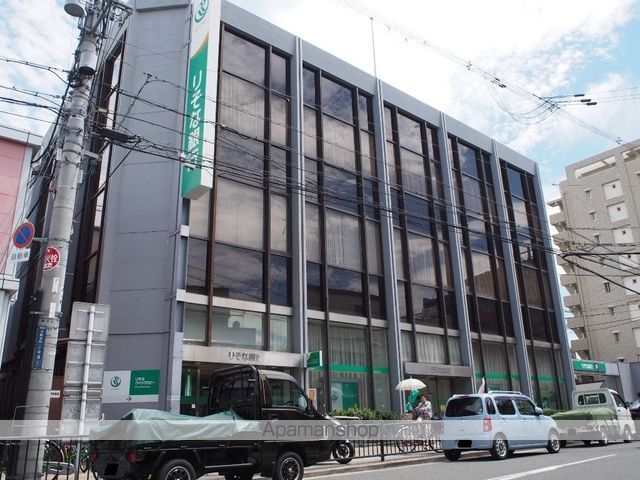 銀行　りそな銀行 小阪支店（銀行）まで68m