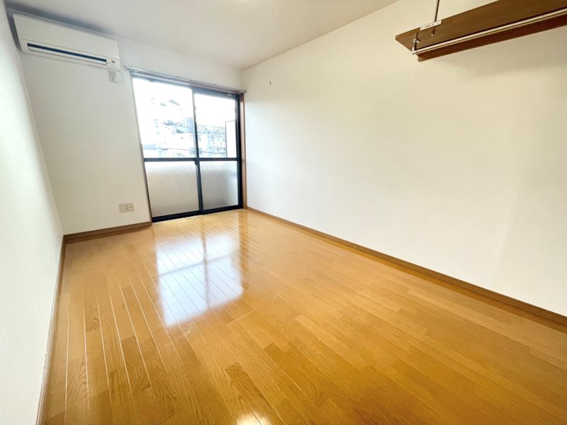 居室・リビング　※同タイプ別号室の写真です★（実際のお部屋とは異なります）