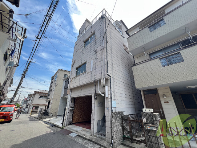 建物外観　年季はいって風格ありますね