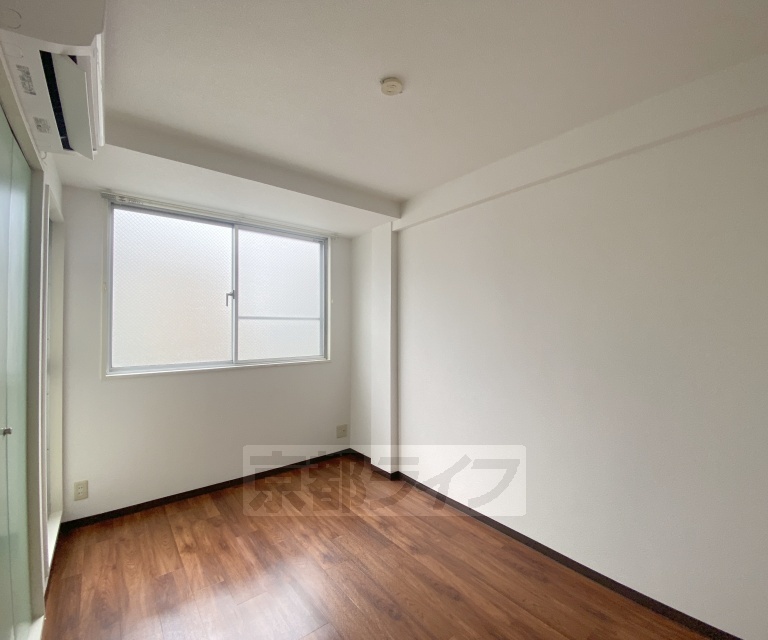 居室・リビング　落ち着いた雰囲気のお部屋です