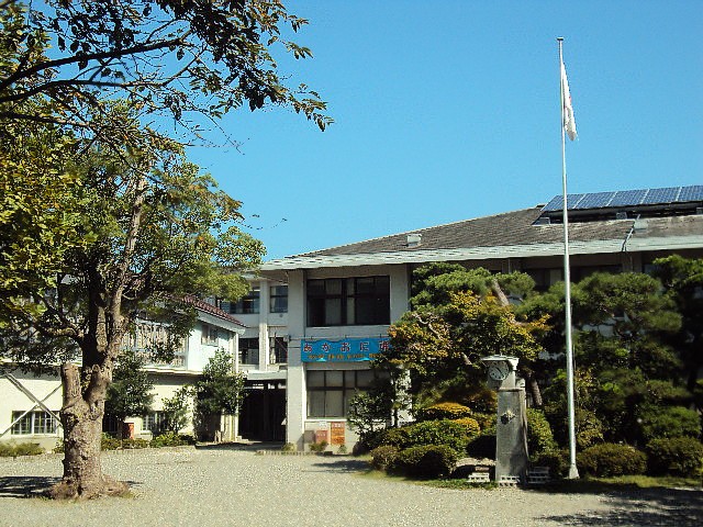 中学校　彦根市立西中学校（中学校）まで1691m