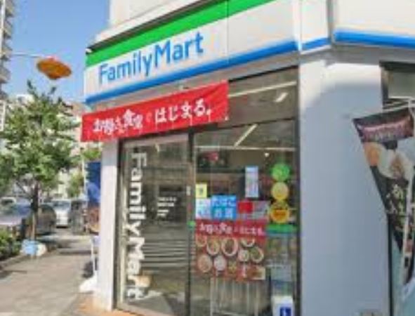 コンビニ　ファミリーマート蒲田四丁目店（コンビニ）まで98m