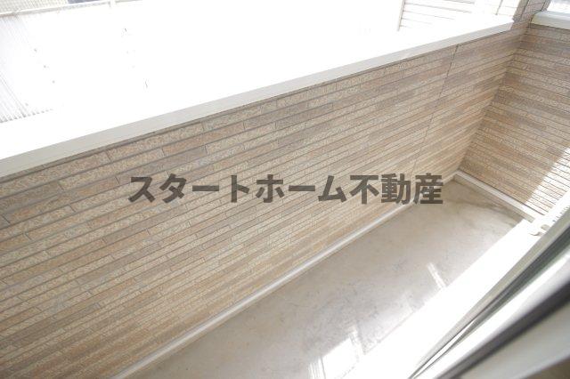 バルコニー　開放的で明るい空間を演出してくれるバルコニーです
