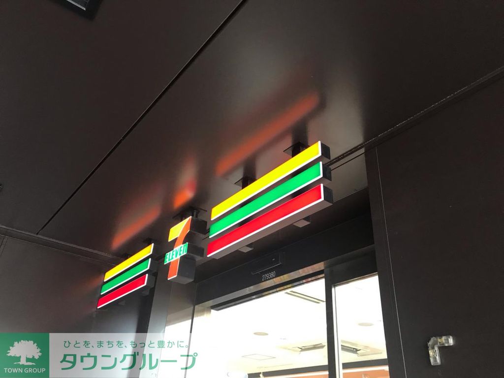コンビニ　セブンイレブン港区南青山2丁目店（コンビニ）まで330m