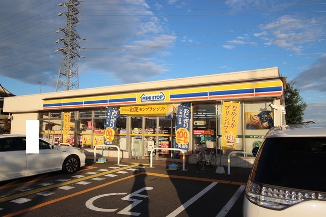 コンビニ　ミニストップ所沢上新井店（コンビニ）まで450m