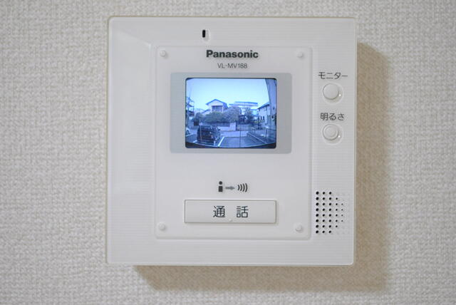 その他設備　モニター付きインターホン（同タイプ１０１号室の写真です）