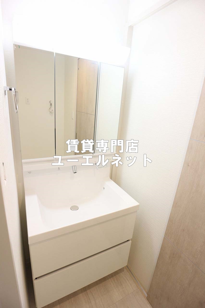 洗面設備　清潔感ある独立洗面台で毎日気持ちよく♪