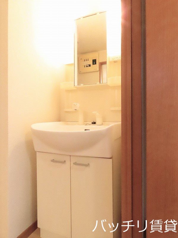 洗面設備　同型タイプの為、現状を優先致します。