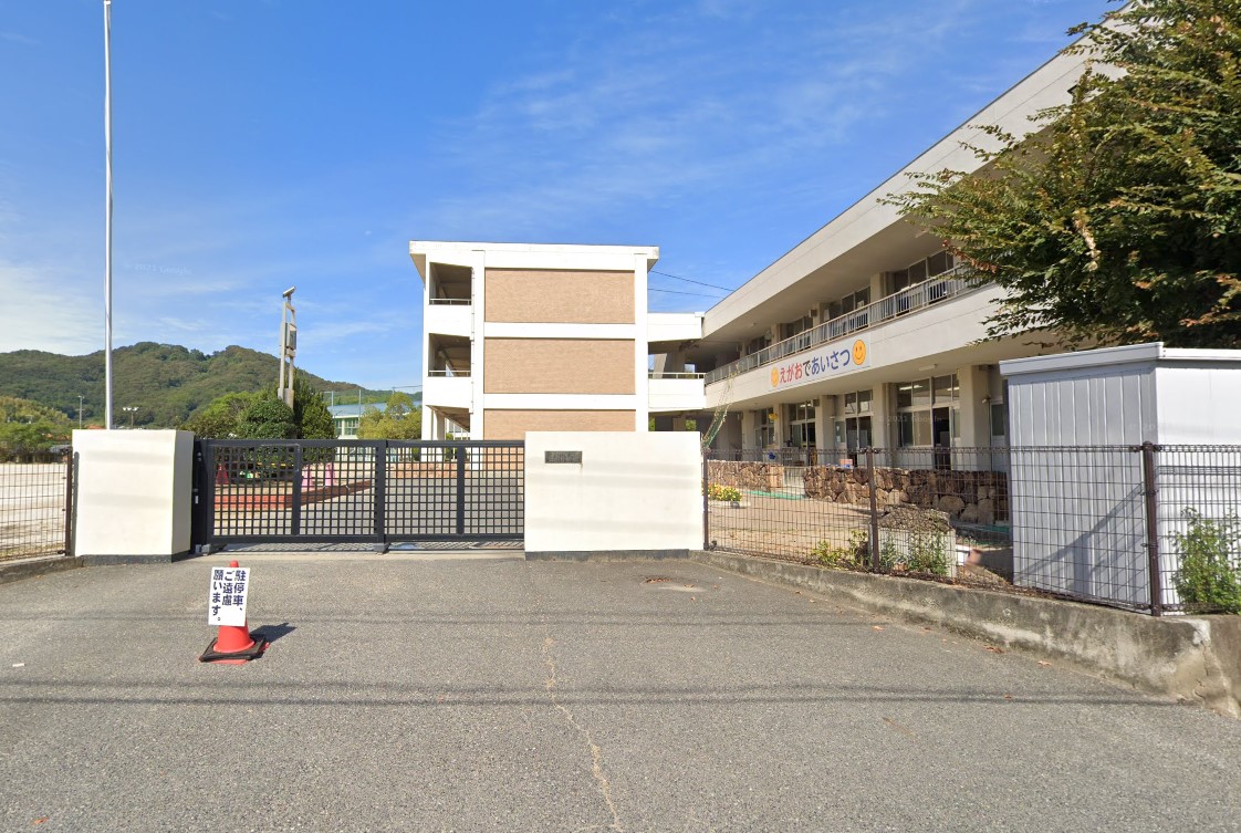 【玉野市槌ケ原のアパートの小学校】