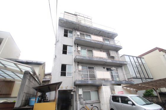 広島市東区尾長西のマンションの建物外観