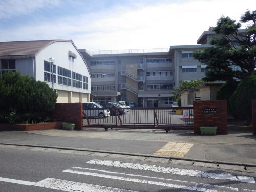 【エリール岩沢の小学校】