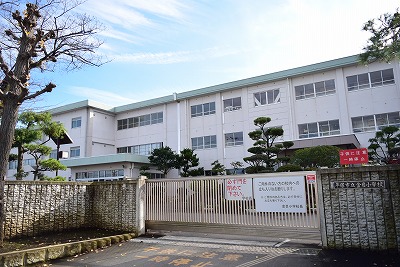 【平塚市南金目のアパートの小学校】