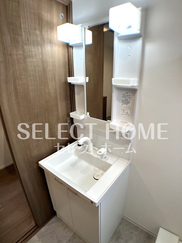 洗面設備　独立洗面台あり、毎朝おしゃれに忙しい女性の方におすすめです