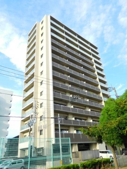 松山市三番町のマンションの建物外観