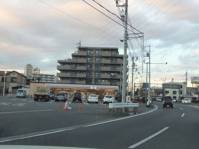 【福生市大字熊川のマンションのコンビニ】