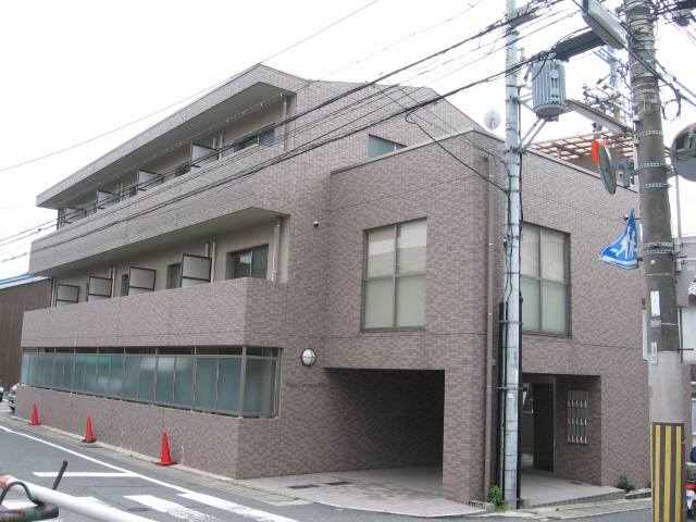 【カサコモーダ東野の建物外観】