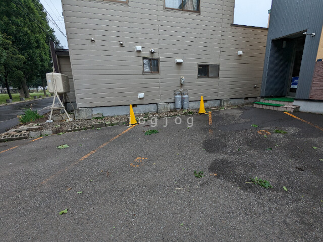 【札幌市西区発寒十二条のアパートの駐車場】