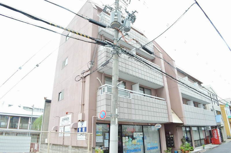 京都市中京区西ノ京大炊御門町のマンションの建物外観