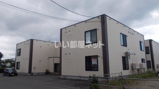 苫小牧市拓勇東町のアパートの建物外観