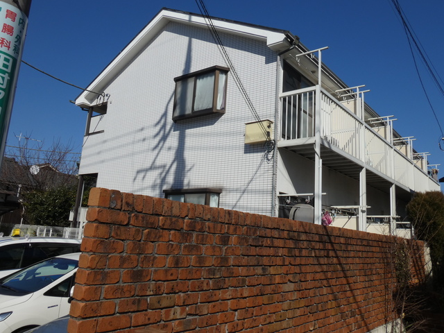 【世田谷区上祖師谷のアパートの建物外観】