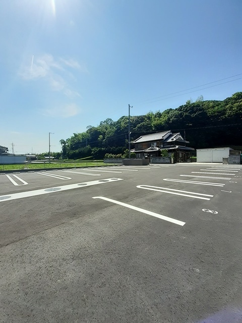 【橋本市隅田町中島のアパートの駐車場】