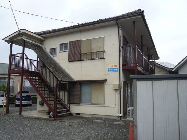 建物外観　全室角部屋【コーポ新倉】