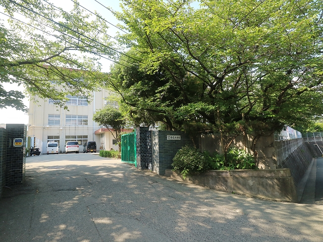 中学校　福岡市立平尾中学校（中学校）まで433m