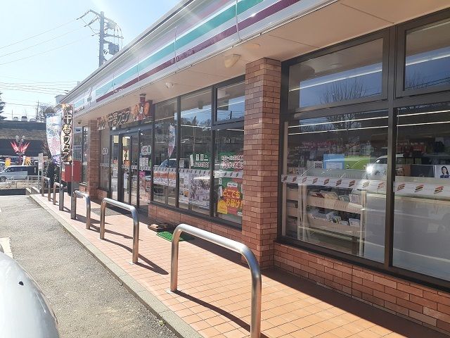 コンビニ　セブンイレブン（コンビニ）まで550m