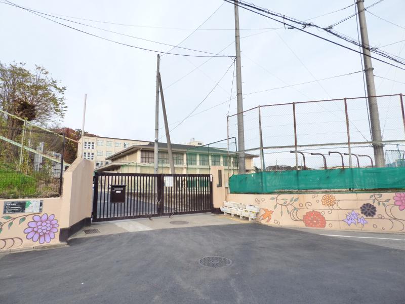 中学校　京都市立衣笠中学校（中学校）まで697m