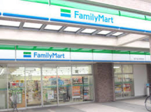 コンビニ　ファミリーマート神戸脇浜店（コンビニ）まで750m