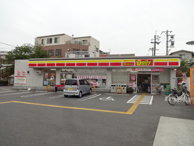 コンビニ　デイリーヤマザキ（コンビニ）まで650m