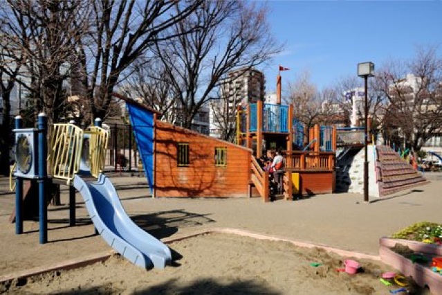 コンビニ　セブンイレブン大田区蒲田5丁目店（コンビニ）まで130m