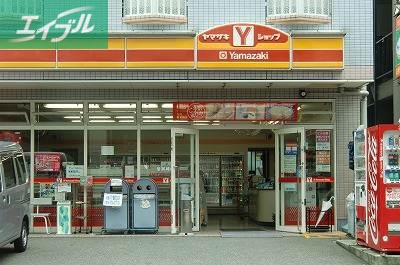 コンビニ　ヤマザキデイリーストアー・オカヤマユミノチョウテン（コンビニ）まで130m
