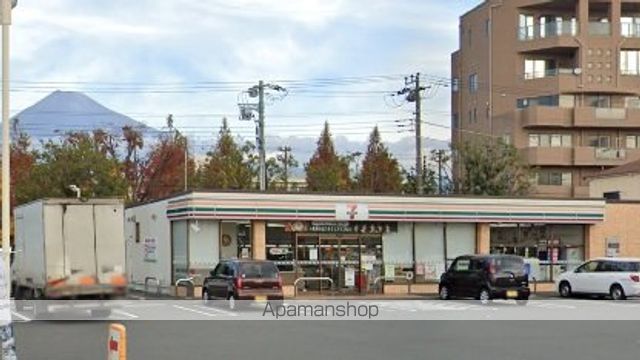 コンビニ　セブンイレブン（コンビニ）まで183m