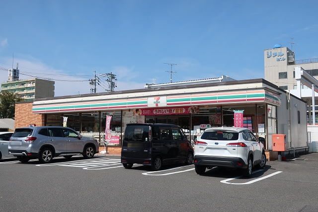 コンビニ　セブンイレブン（コンビニ）まで750m