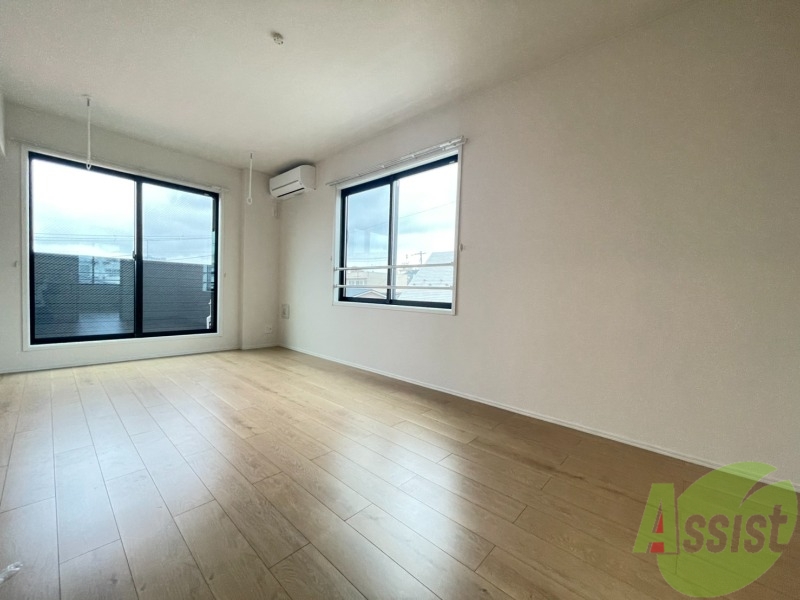 居室・リビング　１０．４帖のＬＤＫです。陽当たりが良さそうですね。