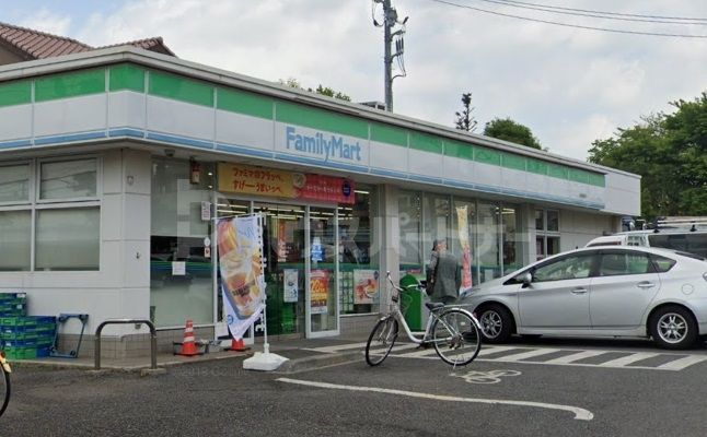 コンビニ　ファミリーマート藤原店（コンビニ）まで210m
