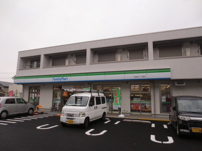 コンビニ　ファミリーマート（コンビニ）まで66m